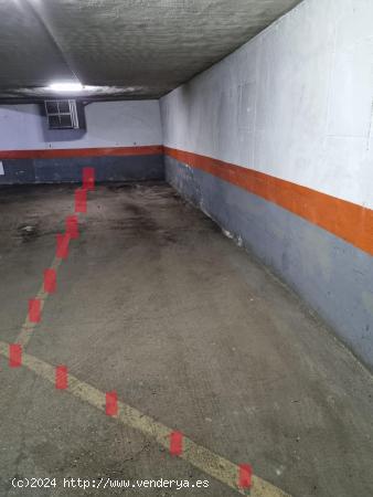 COCHERA PARA DOS COCHES EN PLAZA EMILIO LUQUE - CORDOBA