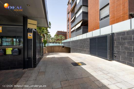 PLAZA AMPLIA DE GARAJE EN RESIDENCIAL PARQUE LAGOS - GRANADA