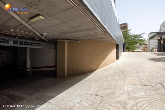 PLAZA AMPLIA DE GARAJE EN RESIDENCIAL PARQUE LAGOS - GRANADA