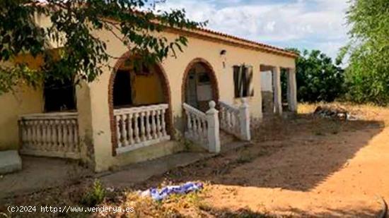 CHALET EN CARMONA, URB LOS FRUTALES DE ALCOR - SEVILLA