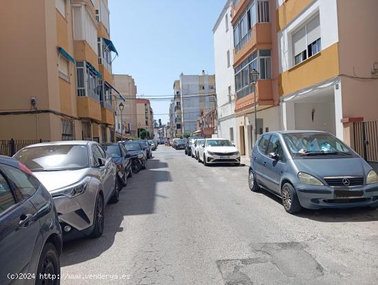 ACOGEDOR PISO DE 2 HABITACIONES  JUNTO AL CERRO FALON - CADIZ