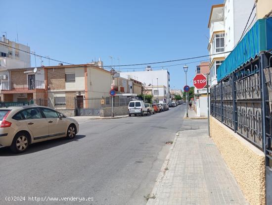 ACOGEDOR PISO DE 2 HABITACIONES  JUNTO AL CERRO FALON - CADIZ