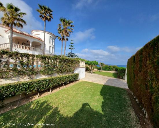 Magnífica villa de 180 M2 en primera línea de mar, con espectaculares vistas - TARRAGONA