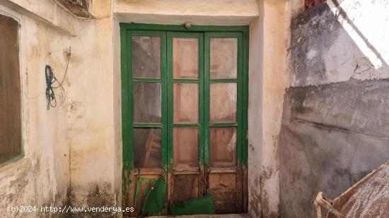 SE VENDE CASA DE PUEBLO CON SALIDA A DOS CALLES - VALENCIA