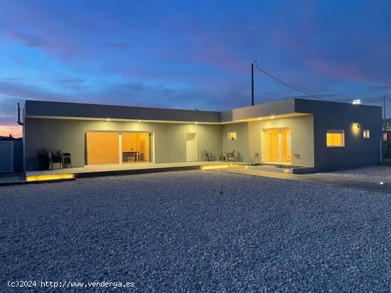  FANTASTICO CHALET, DE 3 HABITACIONES Y DOS BAÑOS CON UNAS VISTAS IMPRESIONANTES. - ALICANTE 