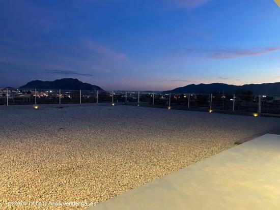 FANTASTICO CHALET, DE 3 HABITACIONES Y DOS BAÑOS CON UNAS VISTAS IMPRESIONANTES. - ALICANTE