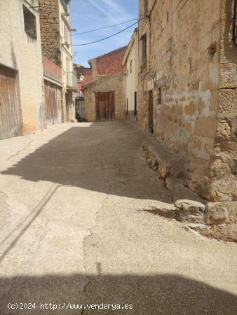 GRAN CASA DE PUEBLO A REFORMAR EN MAZALEON (TERUEL) - TERUEL