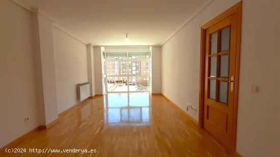 Piso de 4 habitaciones y 2 baños en Las Tablas. - MADRID