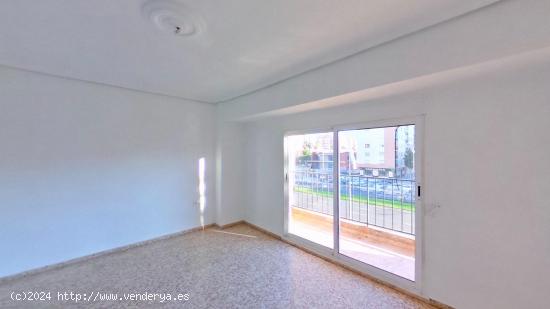  Excelente piso de alquiler en Av Ausías March - VALENCIA 