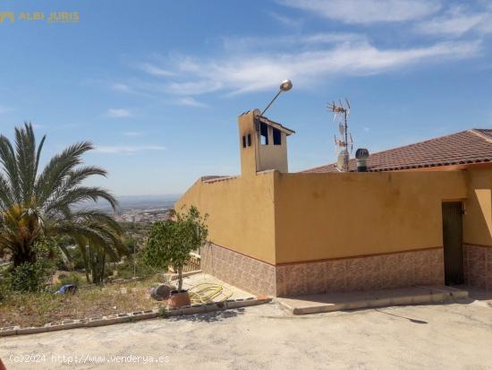 Villa en una gran parcela cerca de Crevillente (Alicante) - ALICANTE