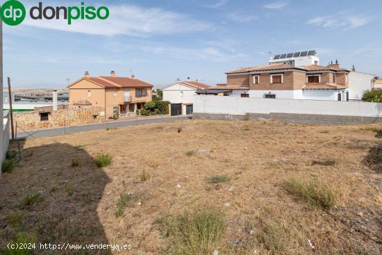 Otura. Magnífico solar urbano con 600 m/2 en el centro del pueblo. Calle Vicente Alexandre. - GRANA