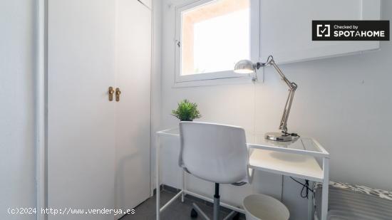 Habitación moderna en apartamento de 4 dormitorios en Algirós - VALENCIA