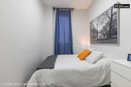  Acogedora habitación en alquiler en el apartamento de 5 dormitorios en L'Eixample - VALENCIA 