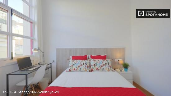 Habitación luminosa en alquiler en un apartamento de 6 dormitorios en el Eixample Dreta - BARCELONA