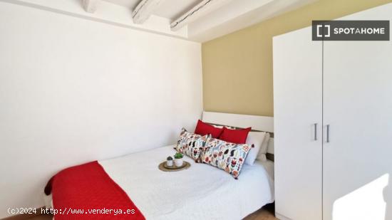 Habitación acogedora con armario independiente en el apartamento compartido, Puerta del Sol - MADRI