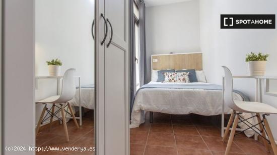 Acogedora habitación doble con balcón en el centro de Valencia - VALENCIA