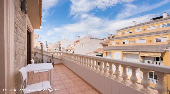 PRECIOSO PISO EN PRIMERA LÍNEA DE LA PLAYA DEL CAMPELLO. - ALICANTE