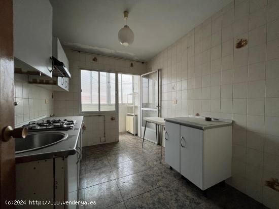 CASABANCO  VENDE  PISO DE TRES DORMITORIOS EN ALISEDA - CACERES