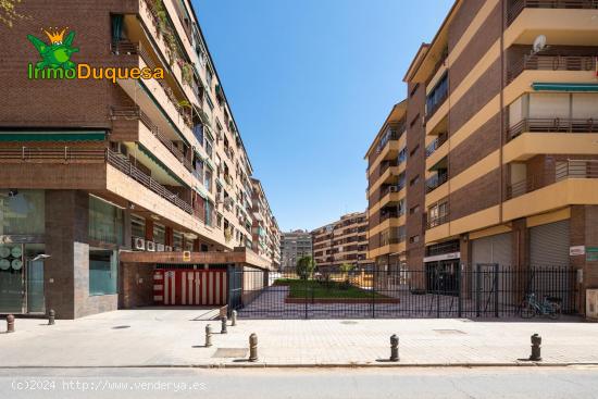  !!FANTÁSTICA PLAZA DE APARCAMIENTO CON TRASTERO EN PARQUE LUZ!! - GRANADA 