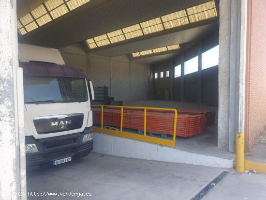 ESTUPENDA NAVE CON MUELLE DE CARGA - SEVILLA