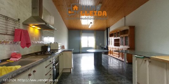 Unifamiliar adosada en venta  en Maials - Lleida