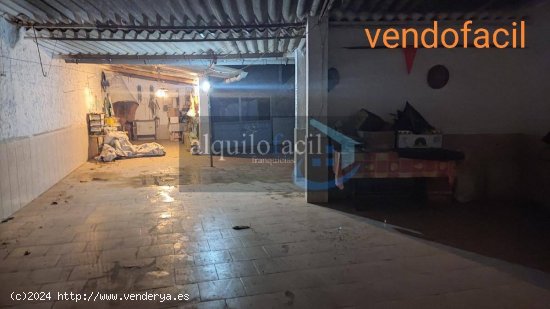 SE VENDE CASA EN CASAS DE JUAN NUÑEZ DE 5 HABITACIONES Y 2 BAÑOS Y PATIO DE 300 METROS POR 119000