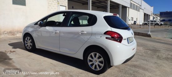 Peugeot 208 Active 1.2 60 Kw 82 CV 5p de 2018 con 148.300 Km por 7.500 EUR. en Granada