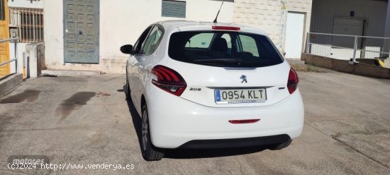 Peugeot 208 Active 1.2 60 Kw 82 CV 5p de 2018 con 148.300 Km por 7.500 EUR. en Granada