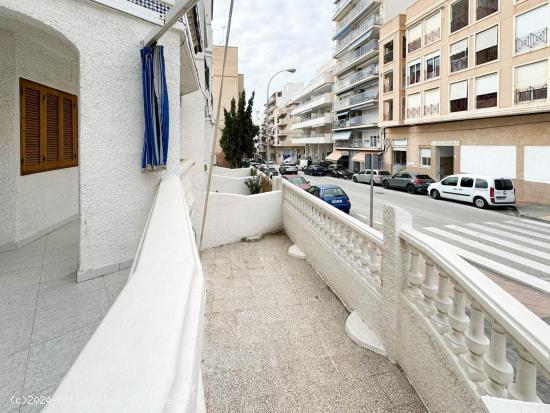 DUPLEX FAMILIAR A 100 METROS DE LA PLAYA: ESPACIO, COMODIDAD Y... - ALICANTE