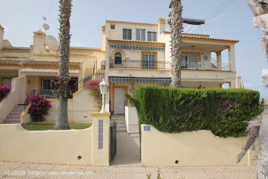 Exclusivo duplex de tres dormitorios al lado del campo de golf de Villamartin. - ALICANTE