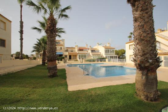 Exclusivo duplex de tres dormitorios al lado del campo de golf de Villamartin. - ALICANTE