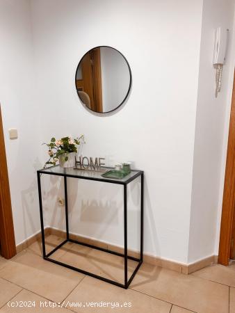 ¡Se alquila luminoso piso con terraza privada y garaje! - VALENCIA