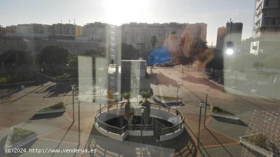 Oficina de procedencia bancaria, en Edificio Glorieta, zona Franca - CADIZ