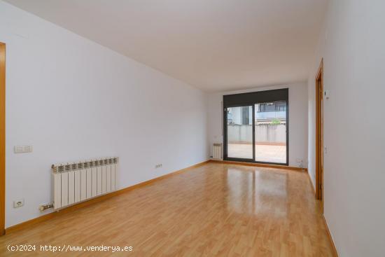 Piso con Terraza XXXL .En Zona Hospital.3 Dormitorios, 2 Baños. - BARCELONA