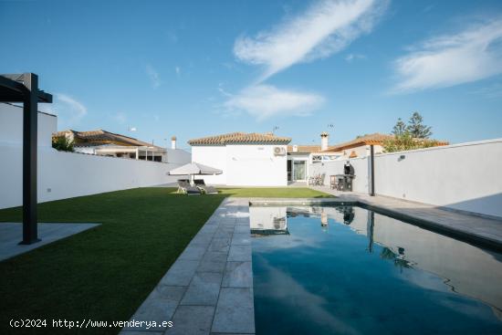  Chalet con piscina en Los Gallos - CADIZ 