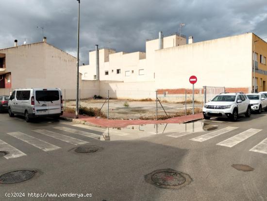 TERRENO URBANO DE 217 m² EN LAS TORRES DE COTILLAS. - MURCIA