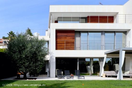 Fantástica casa seminueva junto colegios internacionales - BARCELONA