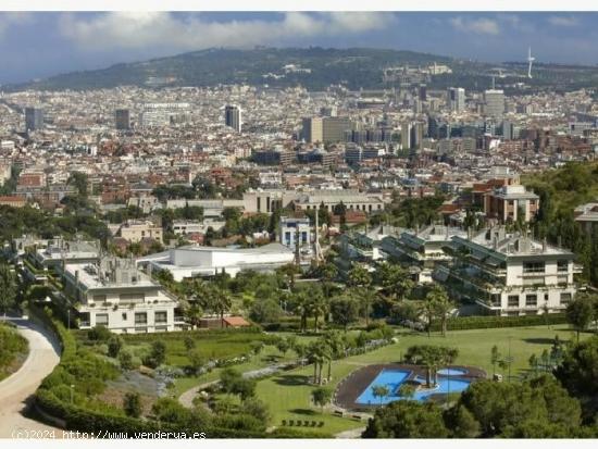 Fantástica casa de 500m2 aprox. en lujoso complejo Torre Vilana. - BARCELONA