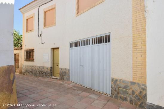 CASA EN CENTRO DE OTURA - GRANADA