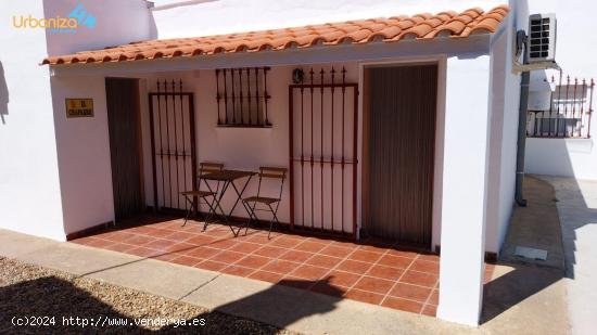 CHALET CON PISCINA, MAS TRES VIVIENDAS INDIVIDUALES , EN PARCELA DE 1966 M2 - BADAJOZ