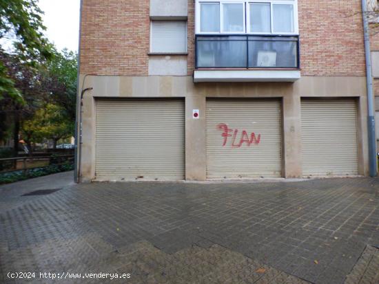 LOCAL ESQUINERO PARA NEGOCIO O GARAJE EN LA FONT DELS CAPELLANS DE MANRESA - BARCELONA