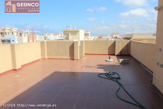 Apartamento ático, con parking, piscina y terraza superior. - VALENCIA