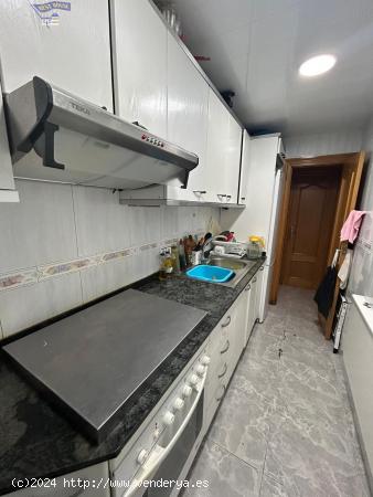 PISO DE 3 HABITACIONES CON BALCÓN EN LA LLAGOSTA - BARCELONA