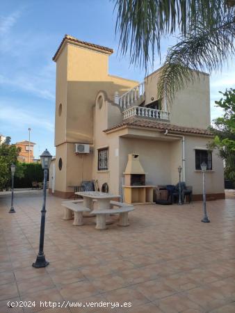 Chalet independiente de 2 plantas  en Playa Flamenca!!! - ALICANTE