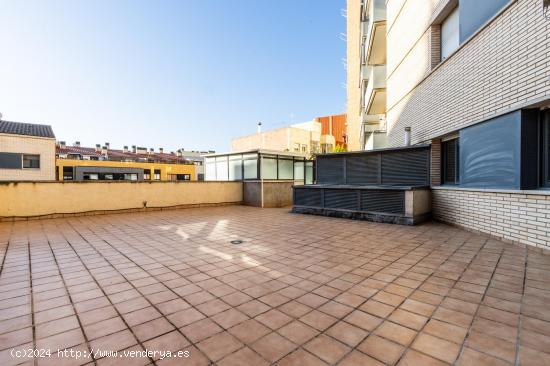 GRAN OPORTUNIDAD A 2 MINUTOS DE LA RAMBLA CON TERRAZA DE 120m2 - BARCELONA