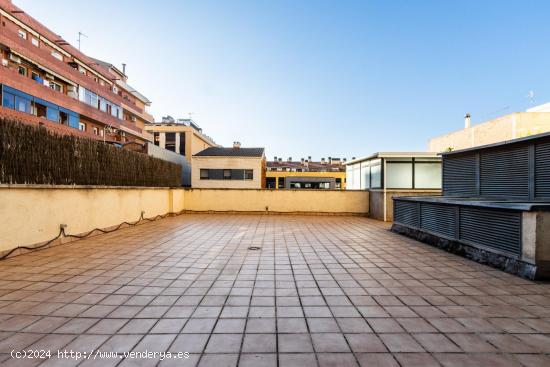 GRAN OPORTUNIDAD A 2 MINUTOS DE LA RAMBLA CON TERRAZA DE 120m2 - BARCELONA