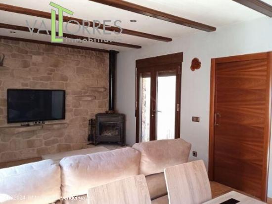 Formidable vivienda de dos plantas con patio - corral - TERUEL