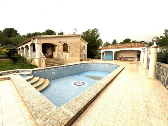 Chalet todo en una planta con piscina y garaje - TARRAGONA