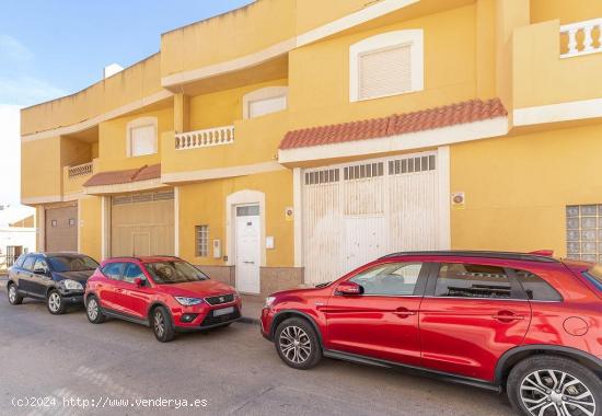 Dúplex en venta de 5 dormitorios en Las Norias de Daza - ALMERIA