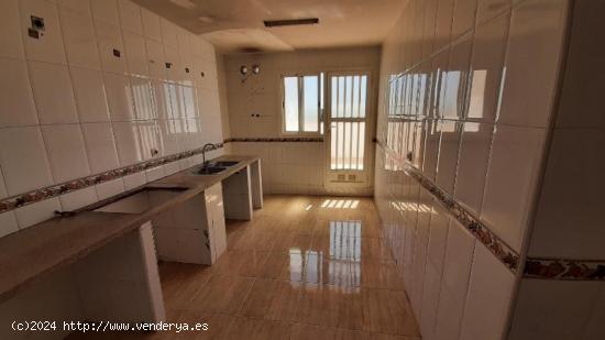 Dúplex en venta de 5 dormitorios en Las Norias de Daza - ALMERIA